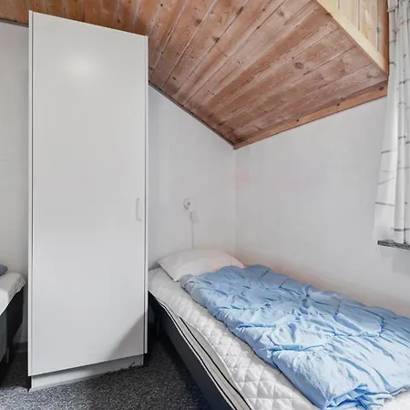 Feriehus 4 Bedroom Pet Friendly In Blavand *
