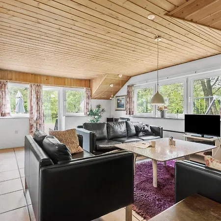 4 Bedroom Pet Friendly In Blavand Holiday home